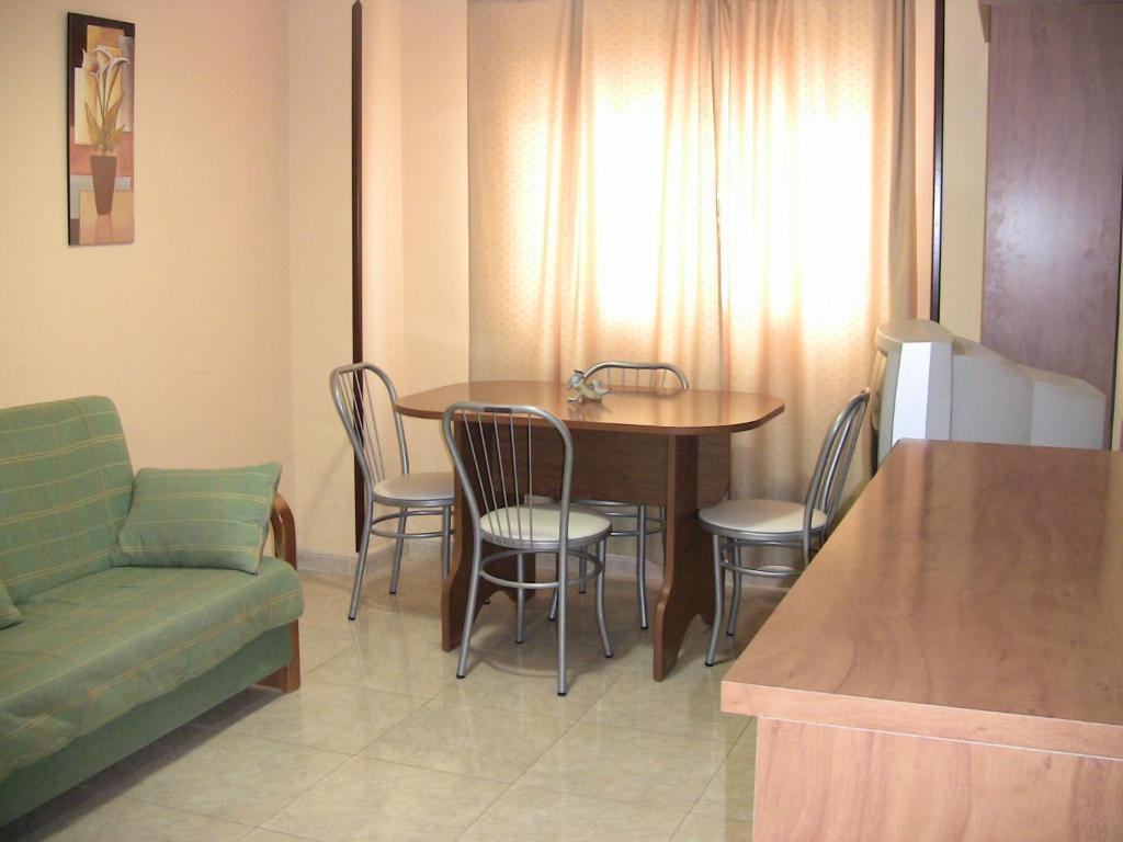 Apartahotel Los Hermanos Оканья Номер фото